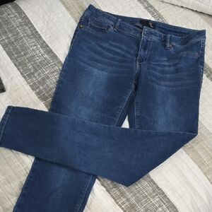1822 Denim Women’s Skinny Jeans in Dark Blue Wash